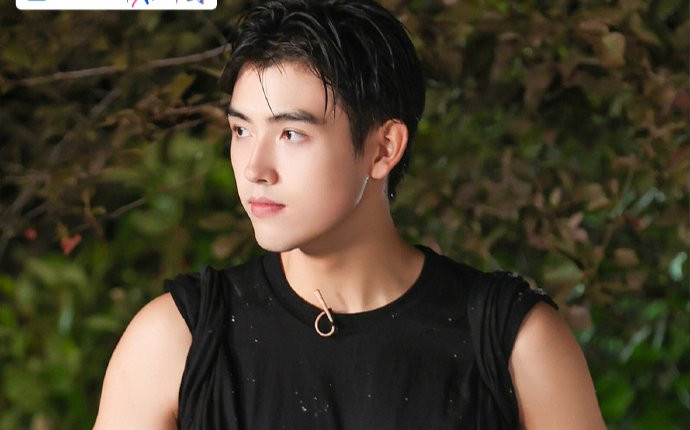 'Thiếu gia Gen Z' Trần Phi Vũ lộ tạo hình kém sắc trên trường quay, nghi vấn bị 'dìm hàng'? Ảnh 2