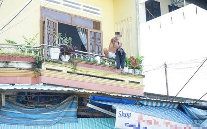 Khống chế nam thanh niên ngáo đá nhiễm HIV gây náo loạn khu chợ ở Quảng Nam Ảnh 2