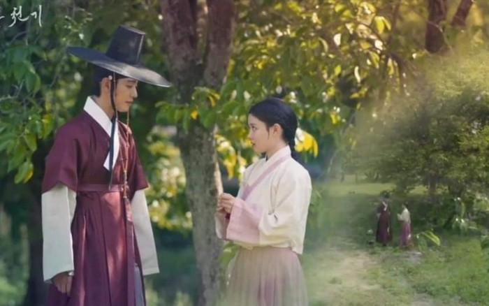 'Lovers of the Red Sky' tập 9: Ahn Hyo Seop cầu hôn Kim Yoo Jung bằng nhẫn ngọc bích? Ảnh 2