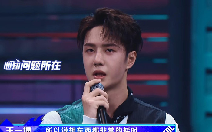 Vương Nhất Bác và Lay Trương Nghệ Hưng thú nhận 'não bộ trống rỗng' sau sân khấu cực sung Ảnh 2