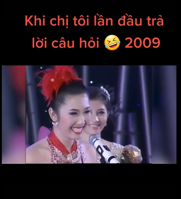 Cô nàng ấp úng trong phần trả lời câu hỏi ứng xử