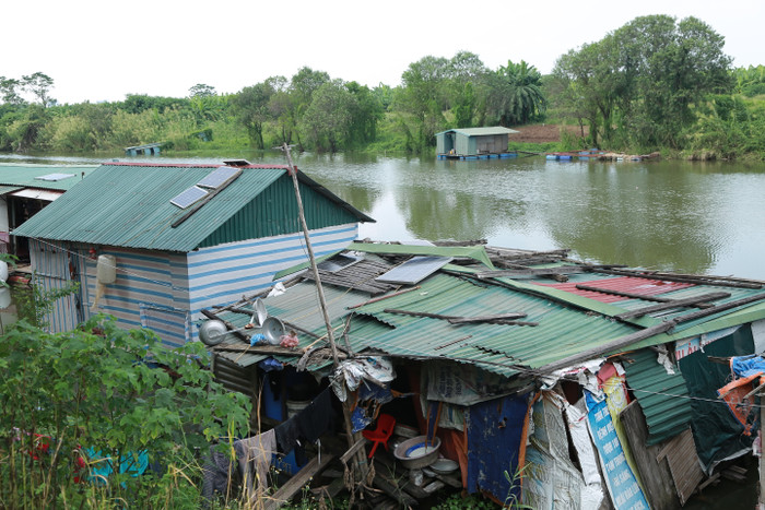 Những đứa trẻ tại xóm phao Hà Nội và mùa học online: 'Con không thích gì cả, chỉ muốn đến trường học' Ảnh 5