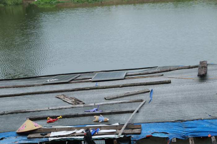 Những đứa trẻ tại xóm phao Hà Nội và mùa học online: 'Con không thích gì cả, chỉ muốn đến trường học' Ảnh 8