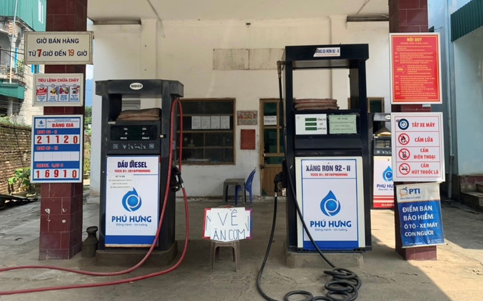 Treo biển 'về ăn cơm' nghỉ bán hàng, cửa hàng xăng dầu vừa bị xử phạt 10 triệu đồng Ảnh 2