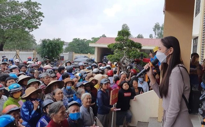 Khó xác định chính xác tổng số tiền ca sĩ Thủy Tiên hỗ trợ người dân ở Quảng Trị Ảnh 2
