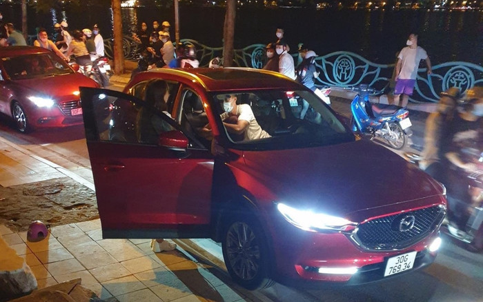 Vụ đánh ghen ở Hồ Tây: Người đàn ông trên xe và người phụ nữ chặn xe đã làm đơn ly hôn, chuẩn bị ra tòa Ảnh 2