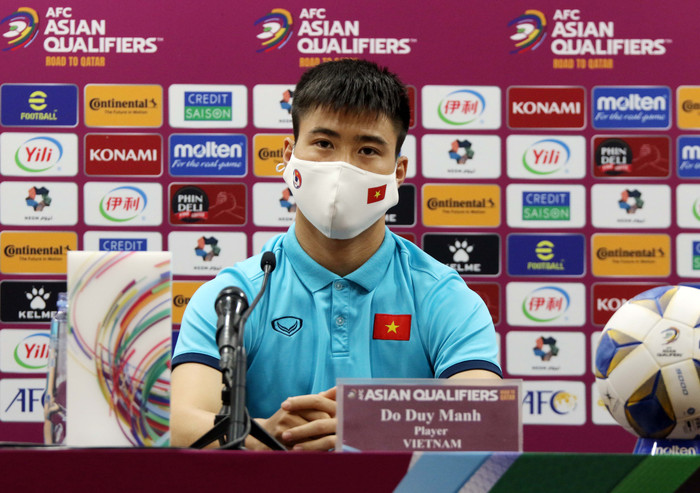 Đỗ Duy Mạnh họp báo trước trận Trung Quốc vs Việt Nam.