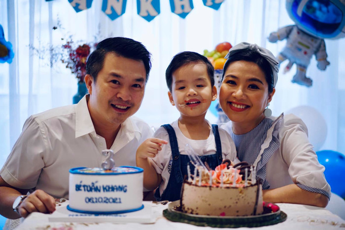Gia đình Lê Khánh.