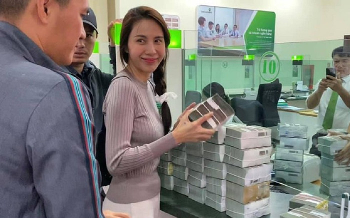 Một huyện ở Quảng Bình yêu cầu các xã, thị trấn kiểm chứng lại hoạt động từ thiện của ca sĩ Thủy Tiên Ảnh 2