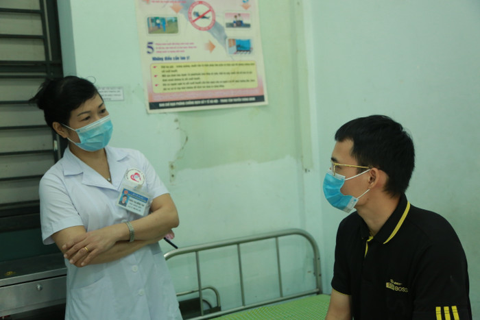 Mỗi khi động đến sách vở, trong đầu Toán chỉ nghĩ đến hình ảnh đao kiếm, phép thuật trong game online, không thể tập trung học và thể trạng yếu dần.