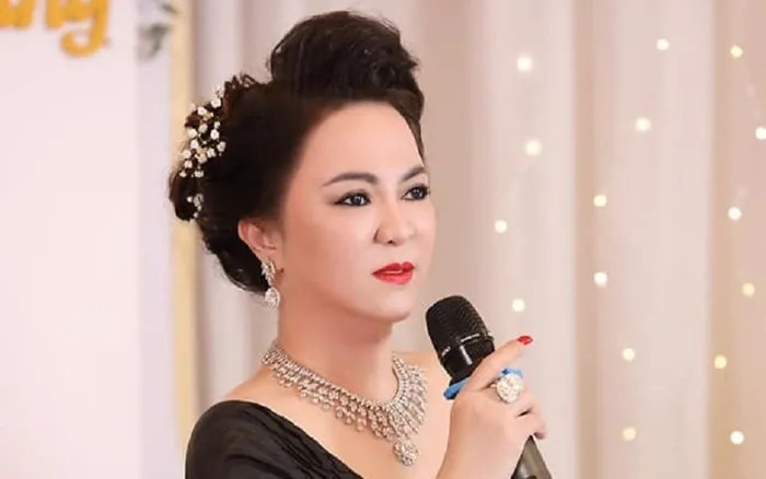 Bà Phương Hằng xin ông Hoàng Kiều 10 triệu đô cho 23 con nuôi Phi Nhung.