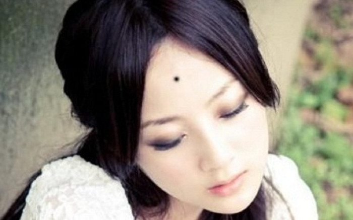 5 nốt ruồi đào hoa trên khuôn mặt, phụ nữ sở hữu 1 cái cũng đủ khiến đàn ông 'say như điếu đổ' Ảnh 2