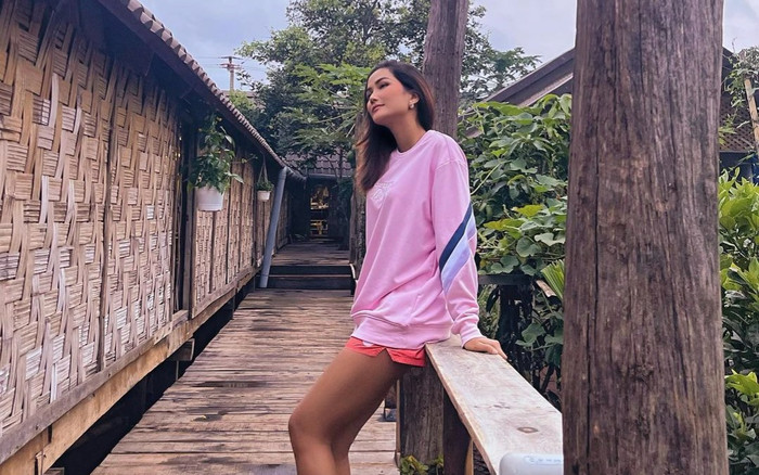 H'Hen Niê diễn catwalk ở quê, khán giả toàn khách vip đáng yêu 'hết nước chấm' Ảnh 2