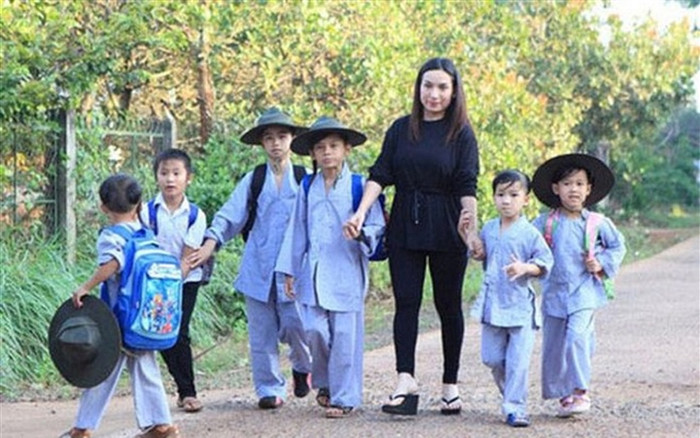 Sau tang lễ mẹ Phi Nhung, Wendy nói một câu mà khiến ai cũng nghẹn ngào! Ảnh 2