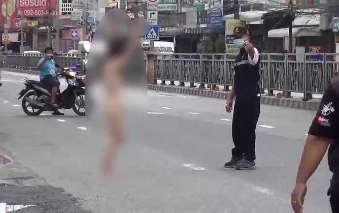 Nữ bệnh nhân Covid-19 khỏa thân chạy trên đường vì căng thẳng quá mức Ảnh 2