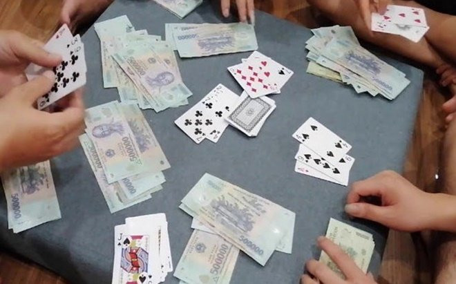 Thanh Hóa: Bắt quả tang 2 hiệu trưởng trường tiểu học trên chiếu bạc Ảnh 2