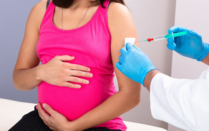 Làm gì nếu phát hiện mang thai sau khi tiêm liều vaccine Covid-19 đầu tiên? Ảnh 2