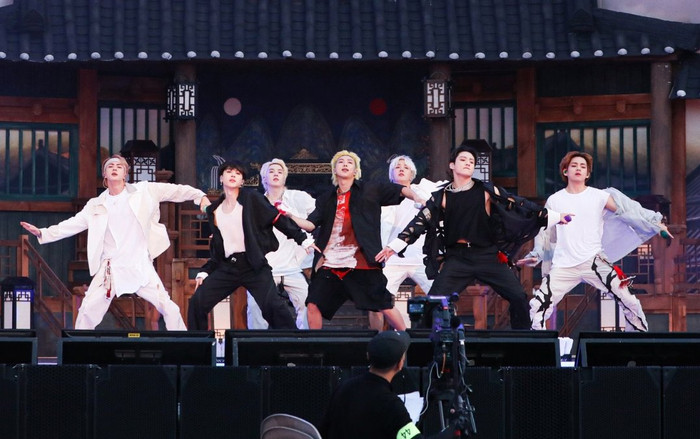 BTS 'cháy vé' cả 4 đêm concert trực tiếp tại Mỹ nhưng chuyện bán vé lại có thị phi Ảnh 2