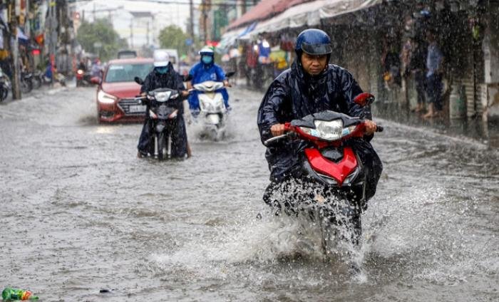 Bão số 7 vừa tan, nguy cơ bão số 8 với cường độ mạnh lại ập đến trong đêm nay (11/10) Ảnh 1