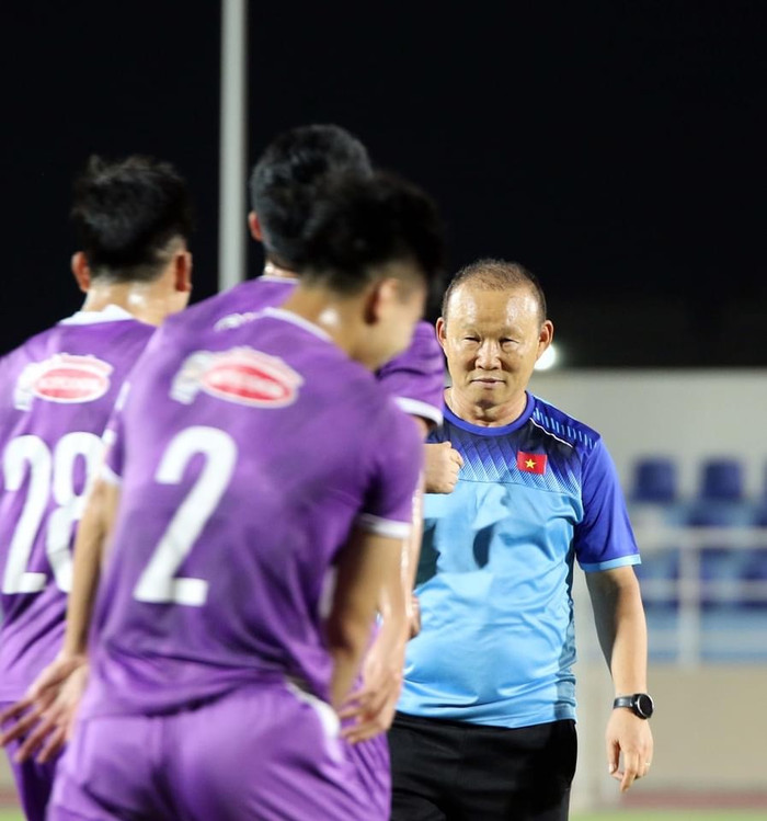Dù vậy, buổi tập mới nhất cho thấy thầy trò HLV Park Hang Seo đã gạt bỏ nỗi buồn sau trận thua Trung Quốc. Toàn đội đã tìm lại được nụ cười khá thoải mái trong buổi tập mới nhất. Ảnh: VFF