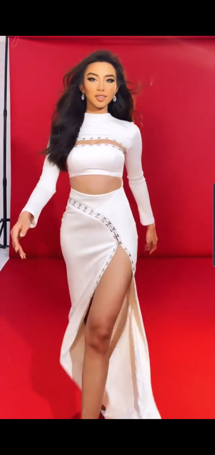 Thùy Tiên khoe nhan sắc quyến rũ, làn da nâu, gương mặt đẹp chuẩn chỉnh lay động ánh nhìn công chúng. 