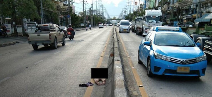Người phụ nữ nhiễm Covid-19 khỏa thân nằm giữa đường.