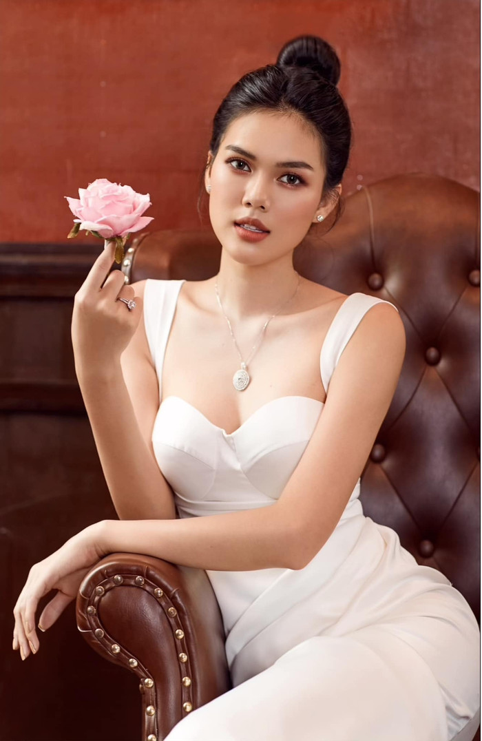 Lê Ngọc Trinh liên tục tái xuất màn ảnh sau thời gian cạo đầu quy y vì biến cố tình cảm.