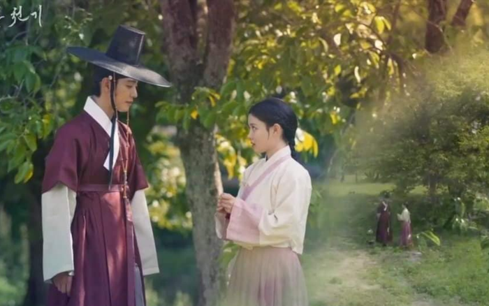 'Lovers of The Red Sky' tập 9-10: Top 5 khoảnh khắc ấn tượng khiến thay đổi tình cảm của Kim Yoo Jung Ảnh 14