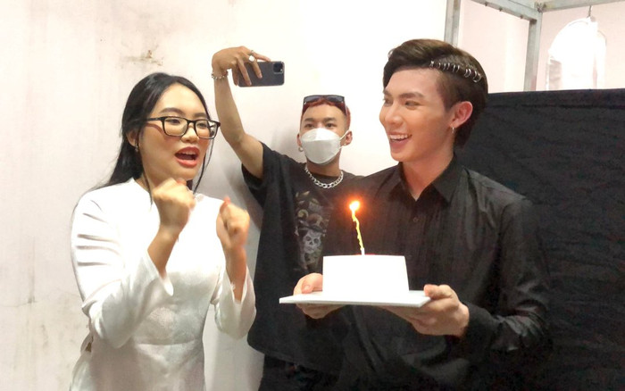 Clip: Phương Mỹ Chi hát vọng cổ mừng sinh nhật sớm của Erik Ảnh 2