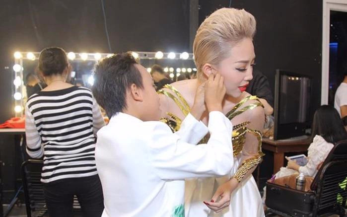 Giữa bão dư luận, clip Hồ Văn Cường chỉnh trang diện mạo cho Tóc Tiên lại được fan truyền tay Ảnh 2