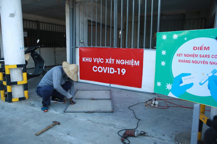 Khu vực test Covid-19, phòng cách ly dịch bệnh cũng được chuẩn bị tại bến xe Nước Ngầm.