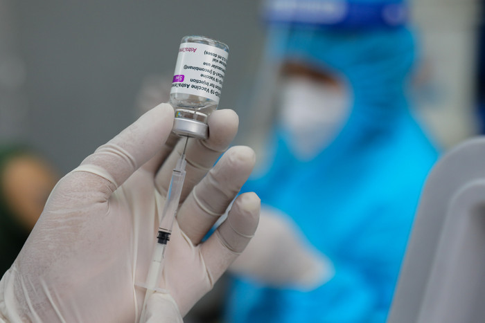 Phấn đấu đến cuối năm 2021, tiêm đủ 2 mũi vaccine Covid-19 cho 95% học sinh 12-17 tuổi Ảnh 1