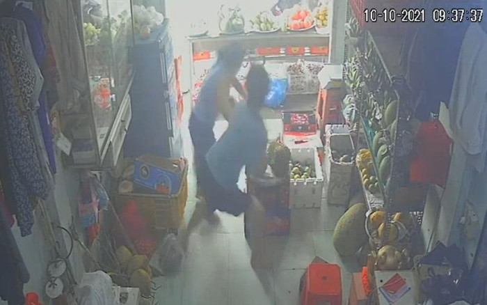 Sự thật đoạn clip 'cả nhà tổ trưởng dân phố đánh người vì tiền trợ cấp' Ảnh 2