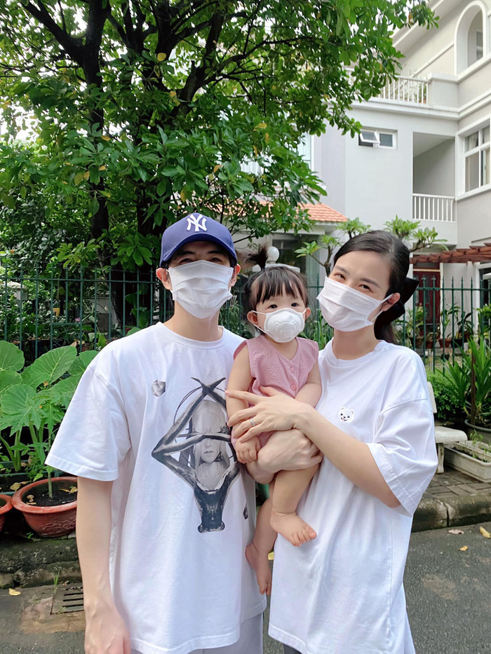 Tình huống 'trớ trêu' của Đông Nhi: Vừa bình luận 'yêu thương' ông xã đã bị fan 'réo gọi' chuyện comeback Ảnh 9