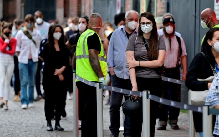 Vì sao dùng cùng loại vaccine Covid-19 nhưng tỷ lệ tử vong ở các nước rất khác nhau? Ảnh 2