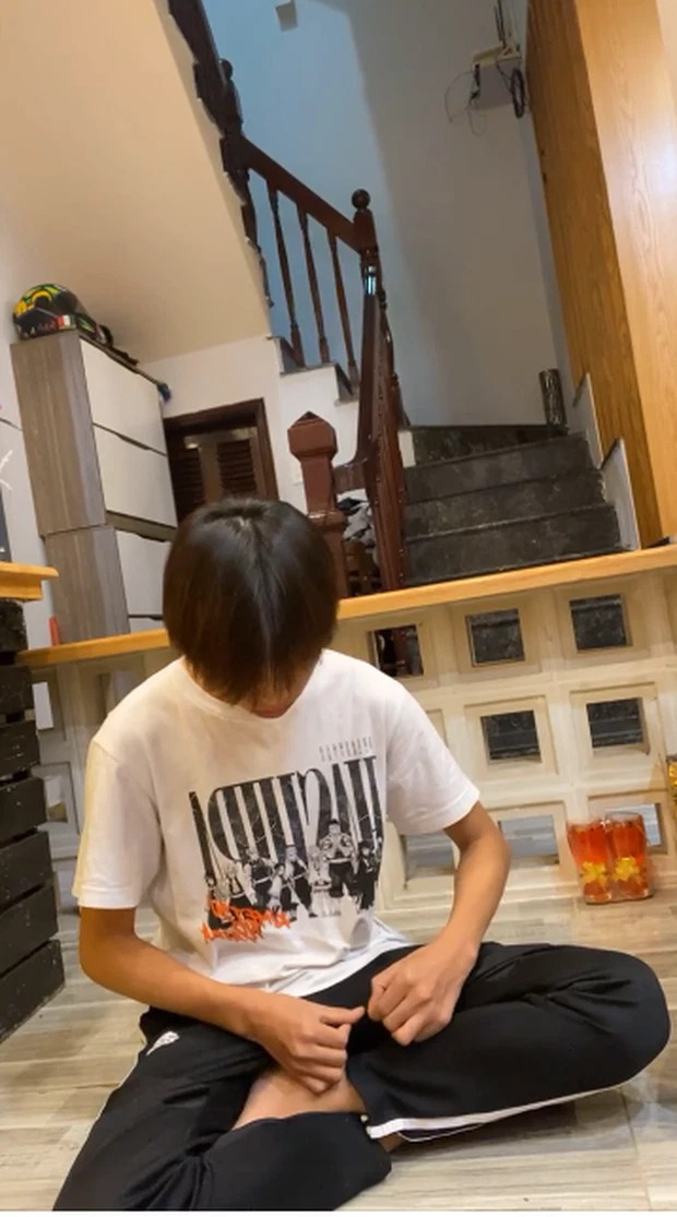 9/10, Trang Trần nửa đêm đến nhà riêng ca sĩ Phi Nhung 'ép cung' Hồ Văn Cường, nam ca sĩ vẫn mặc trang phục y hệt.