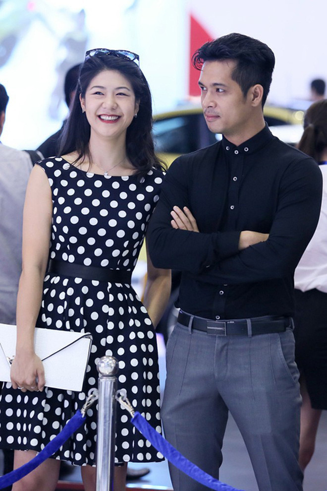 Mối tình duy nhất anh công khai là mối tình với một nữ phi công xinh đẹp