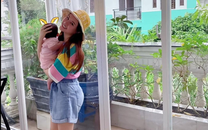 Vy Oanh khoe biệt thự chồng tặng với vườn trái cây, hồ cá Koi Ảnh 2