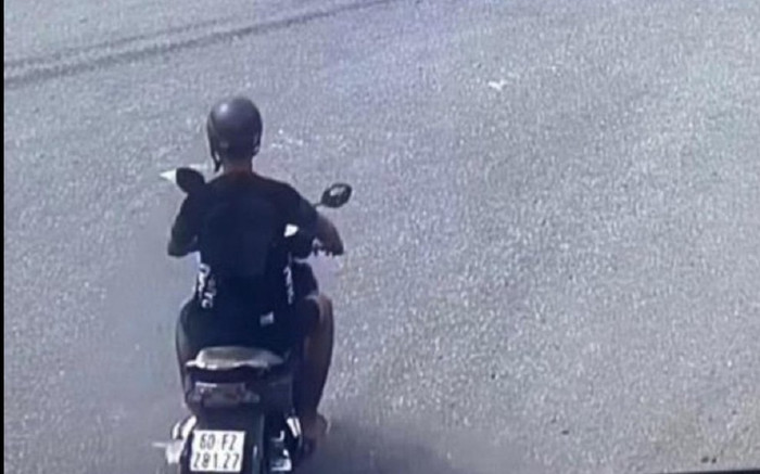 Đặc điểm nhận dạng ban đầu đối tượng đâm tài xế xe ôm công nghệ rồi cướp tài sản Ảnh 2