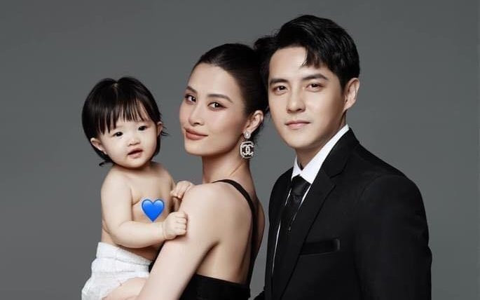 Bé Winnie cuối cùng cũng được mặc quần áo trong bộ ảnh sinh nhật siêu sang của Đông Nhi Ảnh 2