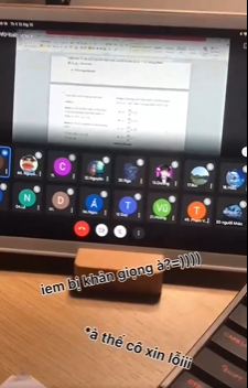 Ngay sau khi phát hiện bản thân hiểu lầm nam sinh, cô giáo lập tức nói lời xin lỗi