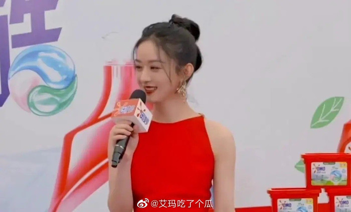 Triệu Lệ Dĩnh khoe body siêu quyến rũ, ai ngờ quay qua nhan sắc thật muốn té xỉu trên sóng livestream Ảnh 9