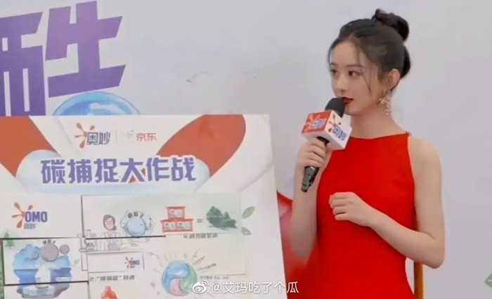 Triệu Lệ Dĩnh khoe body siêu quyến rũ, ai ngờ quay qua nhan sắc thật muốn té xỉu trên sóng livestream Ảnh 10