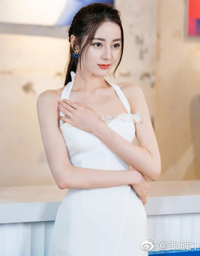 Top 8 mỹ nhân Cbiz đọ vai trần quyến rũ: Vị trí số 1 thuộc về Dương Mịch hay Triệu Lệ Dĩnh? Ảnh 15