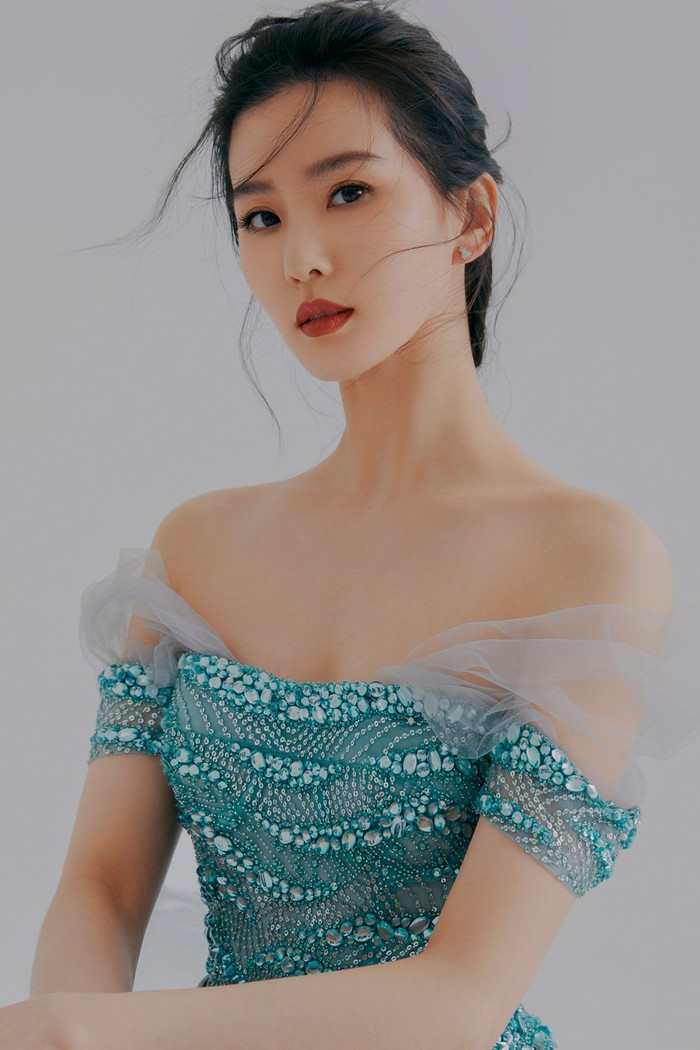 Top 8 mỹ nhân Cbiz đọ vai trần quyến rũ: Vị trí số 1 thuộc về Dương Mịch hay Triệu Lệ Dĩnh? Ảnh 7