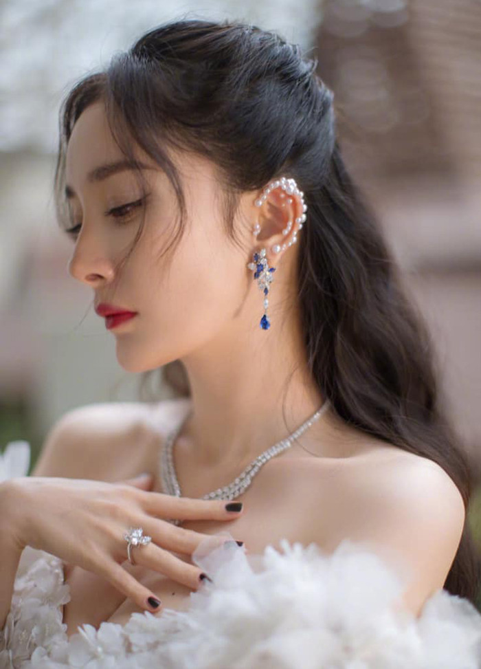 Top 8 mỹ nhân Cbiz đọ vai trần quyến rũ: Vị trí số 1 thuộc về Dương Mịch hay Triệu Lệ Dĩnh? Ảnh 23