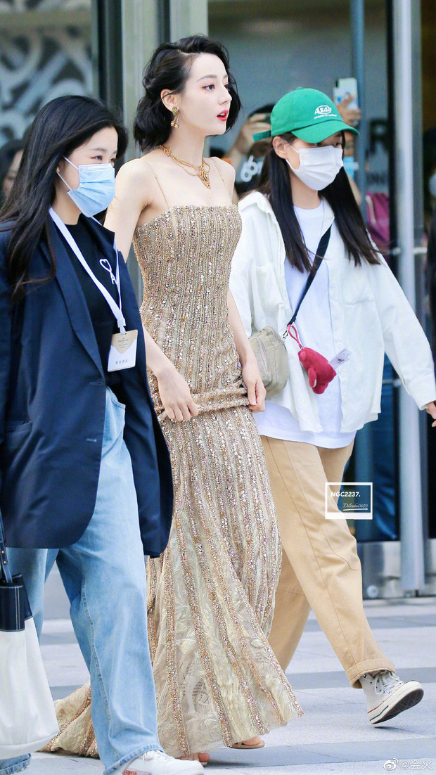 Top 8 mỹ nhân Cbiz đọ vai trần quyến rũ: Vị trí số 1 thuộc về Dương Mịch hay Triệu Lệ Dĩnh? Ảnh 16