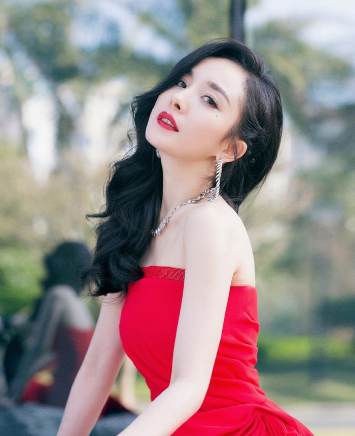 Top 8 mỹ nhân Cbiz đọ vai trần quyến rũ: Vị trí số 1 thuộc về Dương Mịch hay Triệu Lệ Dĩnh? Ảnh 26