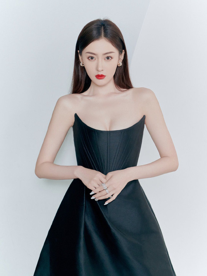 Top 8 mỹ nhân Cbiz đọ vai trần quyến rũ: Vị trí số 1 thuộc về Dương Mịch hay Triệu Lệ Dĩnh? Ảnh 4