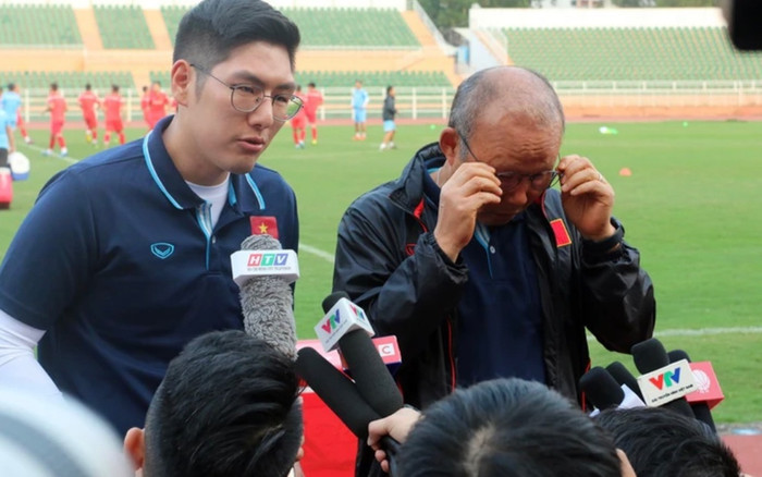 Từ chuyện HLV Park Hang Seo bị sa thải đến vụ Kiatisak từ chức: Bài học cho VFF! Ảnh 2